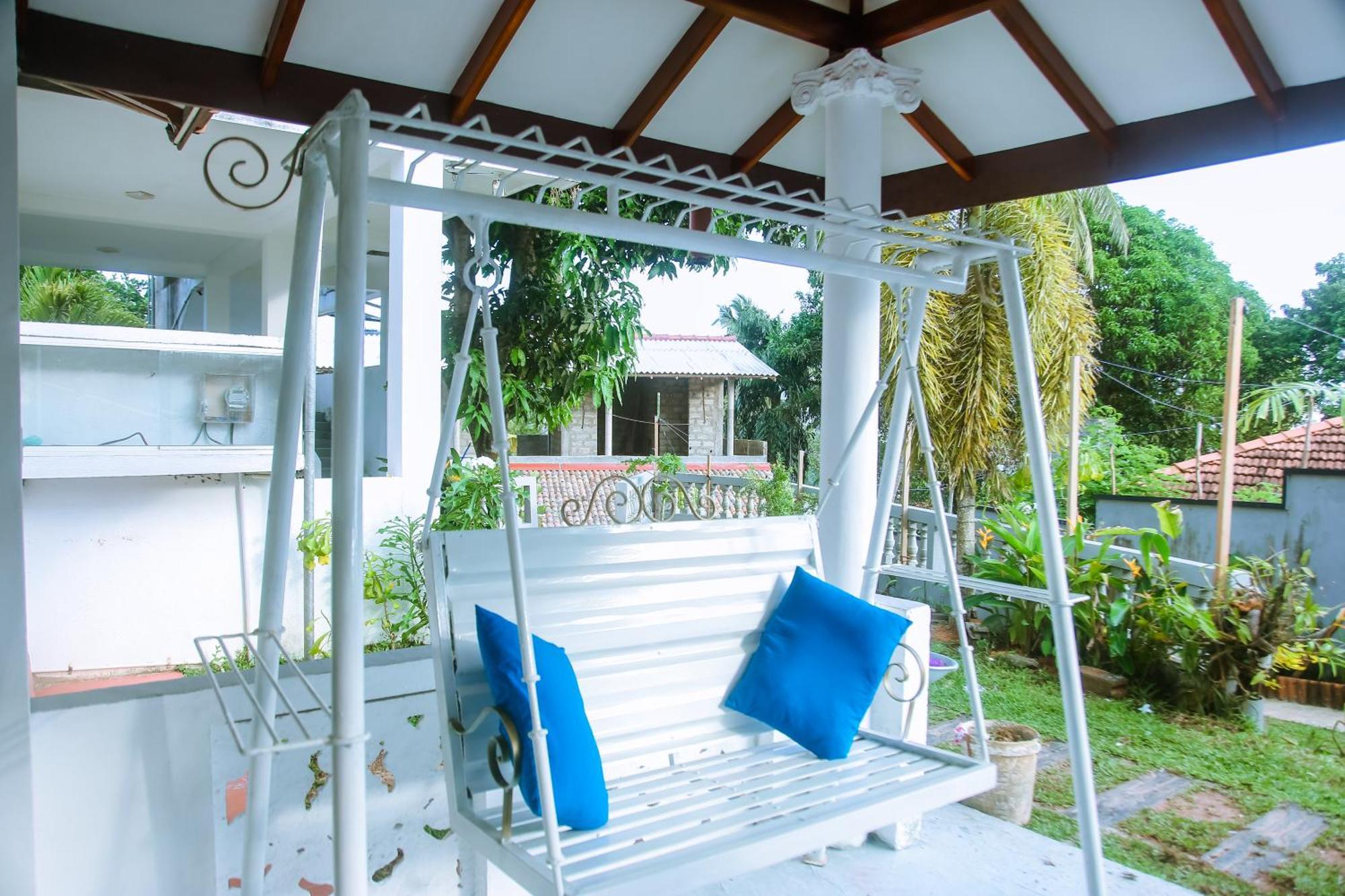 Hotel Blue Sky à Mirissa Extérieur photo