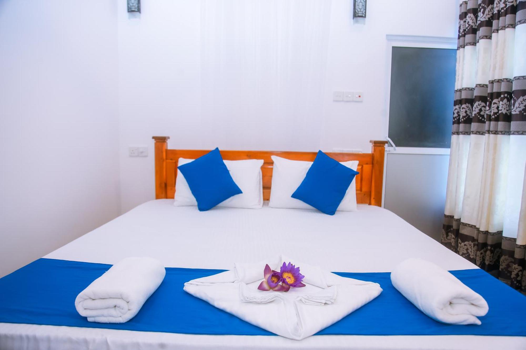 Hotel Blue Sky à Mirissa Extérieur photo