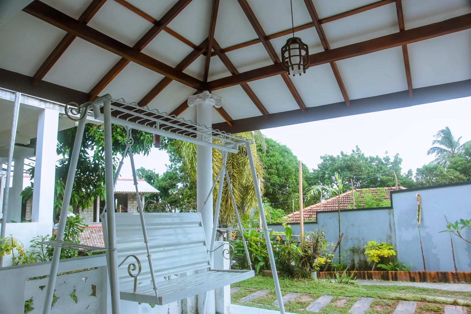 Hotel Blue Sky à Mirissa Extérieur photo