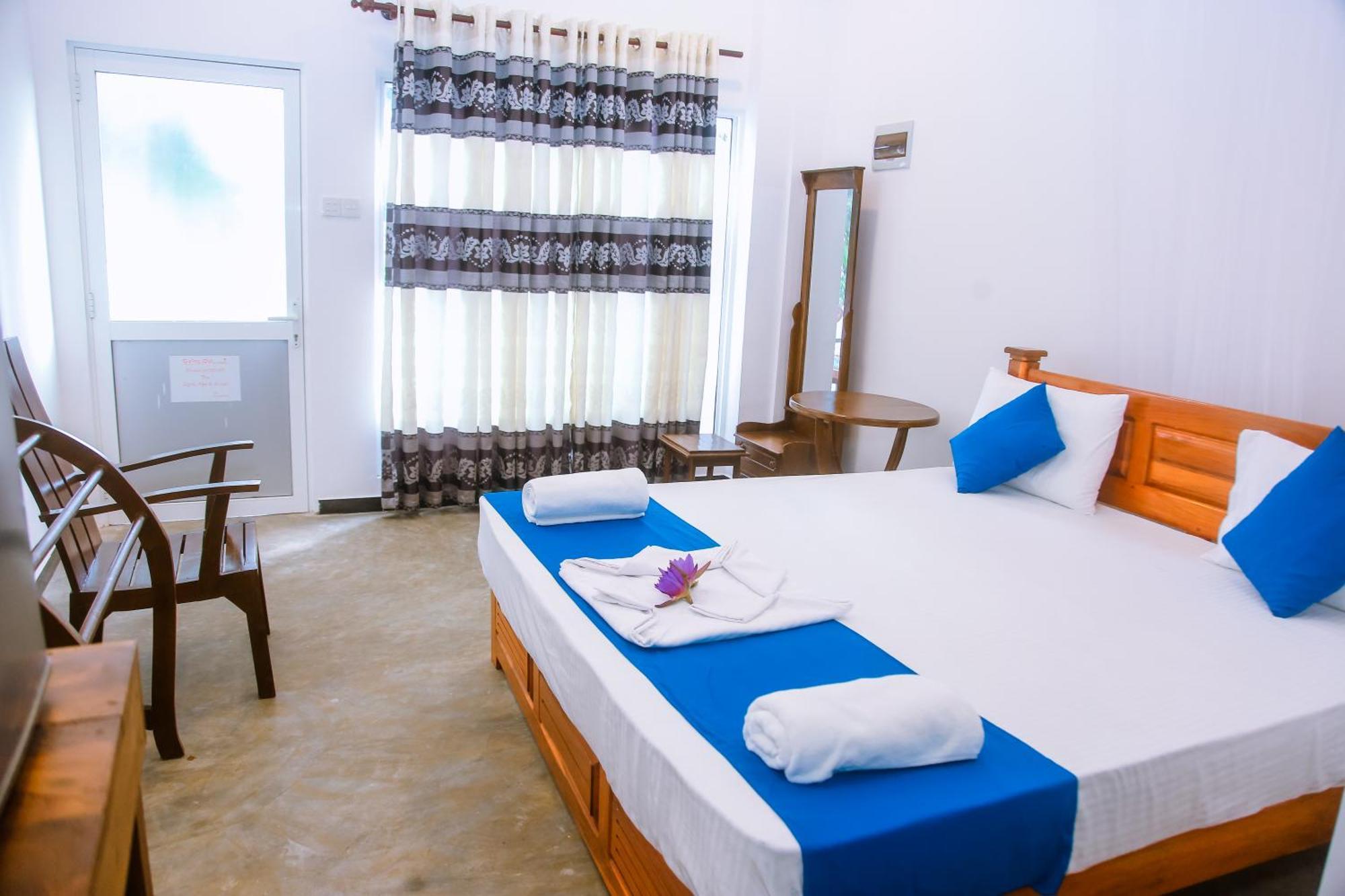 Hotel Blue Sky à Mirissa Extérieur photo