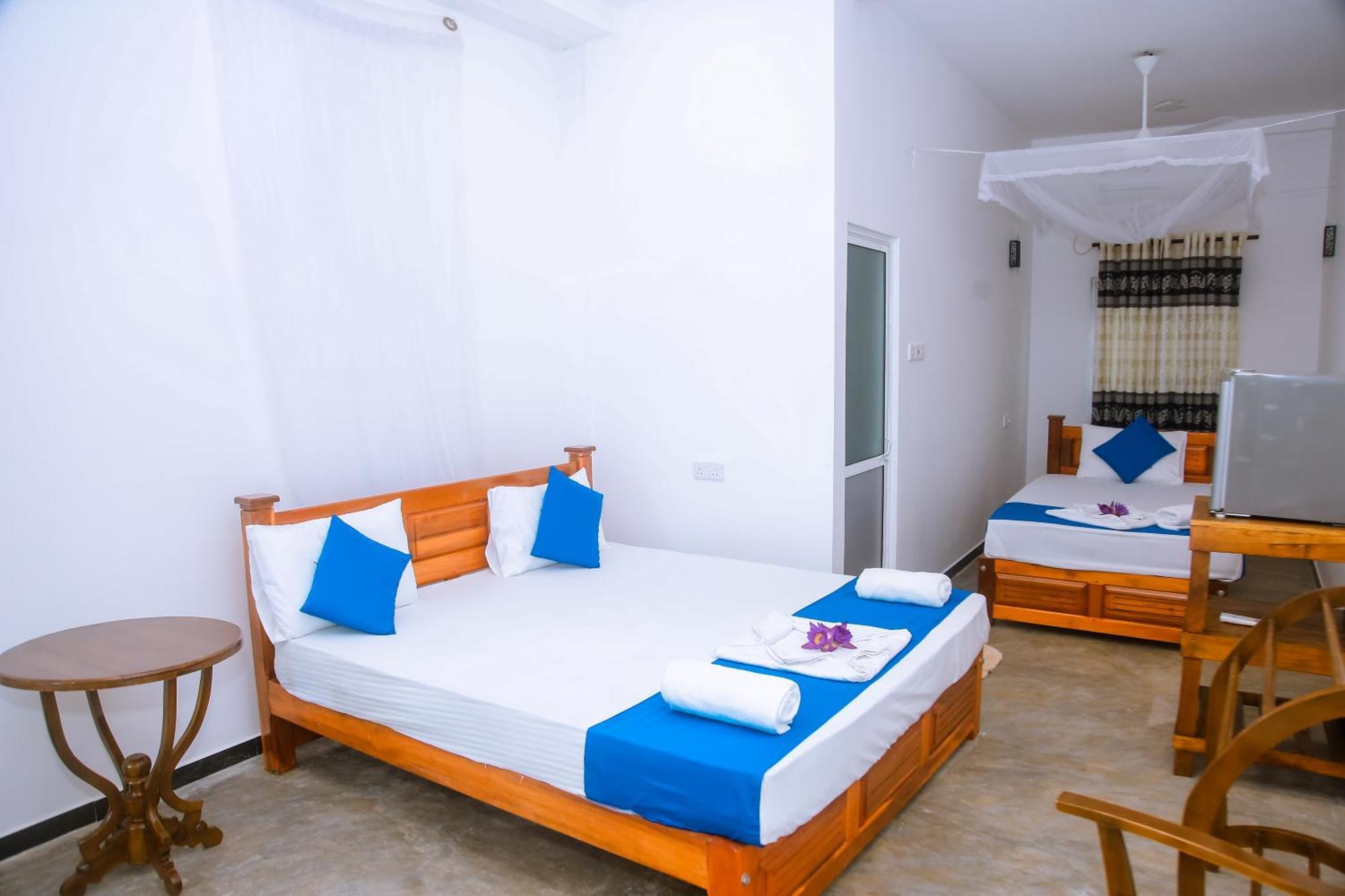 Hotel Blue Sky à Mirissa Extérieur photo