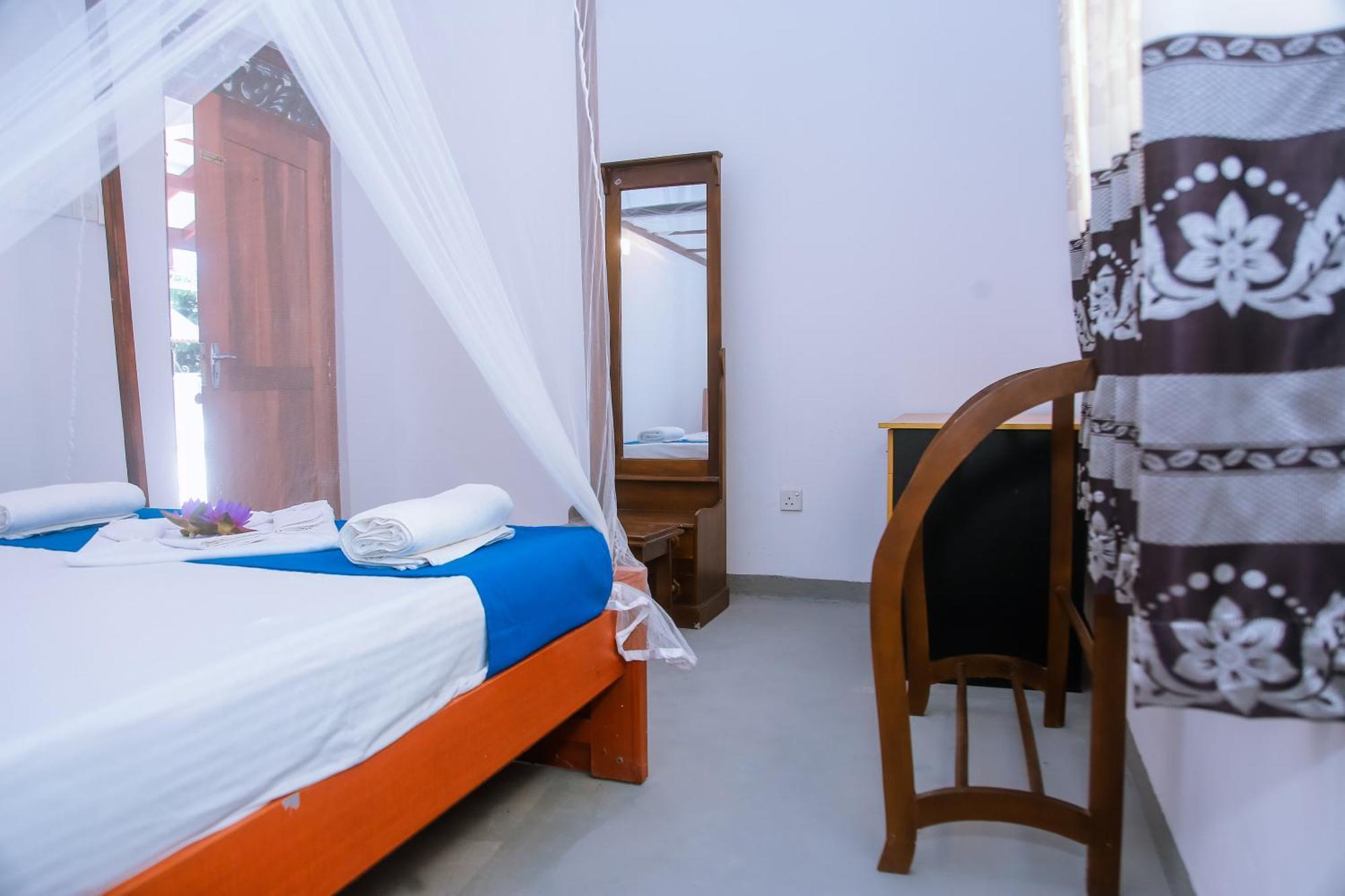 Hotel Blue Sky à Mirissa Extérieur photo