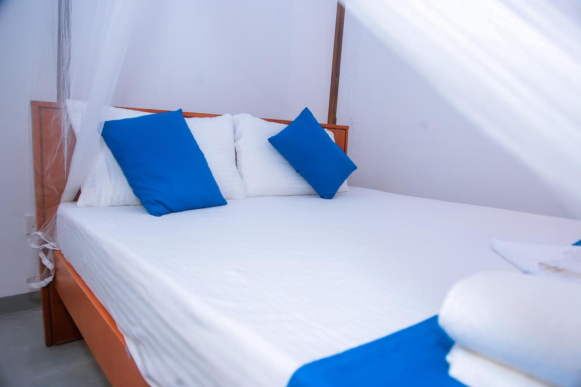 Hotel Blue Sky à Mirissa Extérieur photo