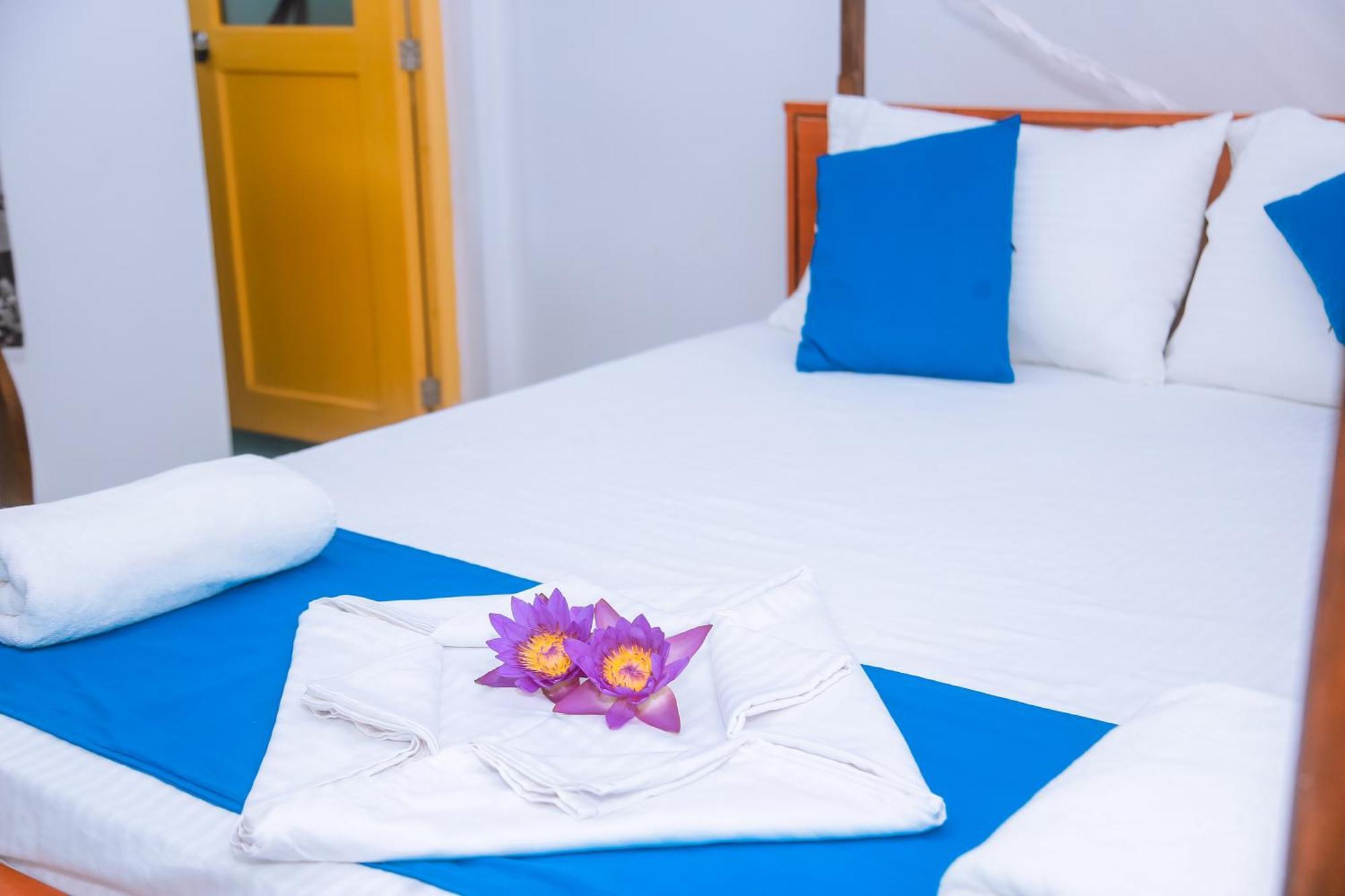 Hotel Blue Sky à Mirissa Extérieur photo