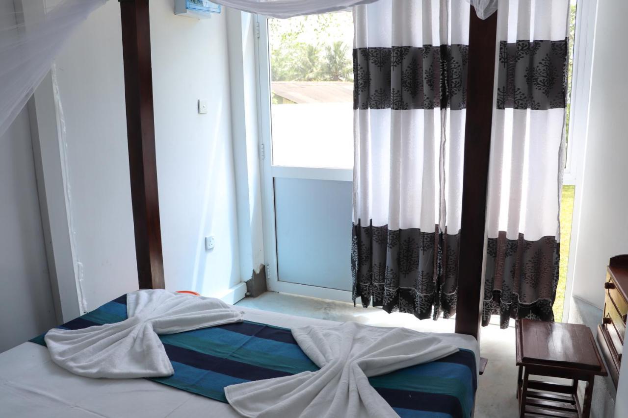 Hotel Blue Sky à Mirissa Extérieur photo